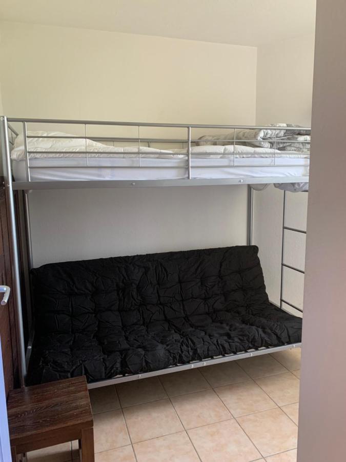 Appartement Dans Residence Avec Piscine Et Parking อูเซส ภายนอก รูปภาพ